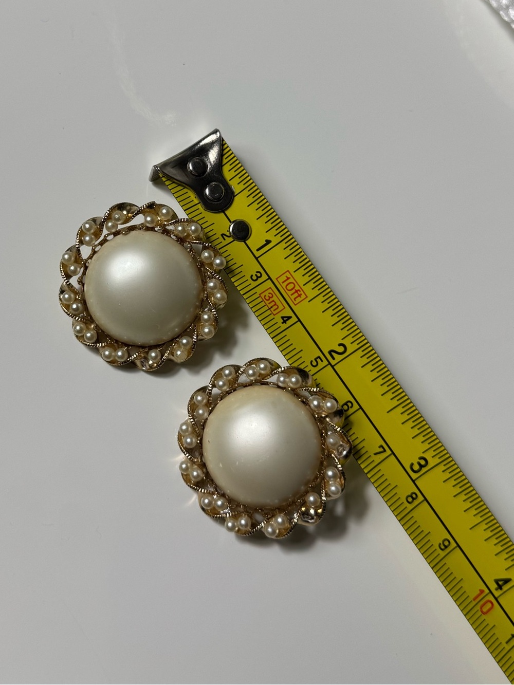 Vintage Pearl and Gold Women's Earrings Clip On grandma core Pinterest - Picture 14 of 16